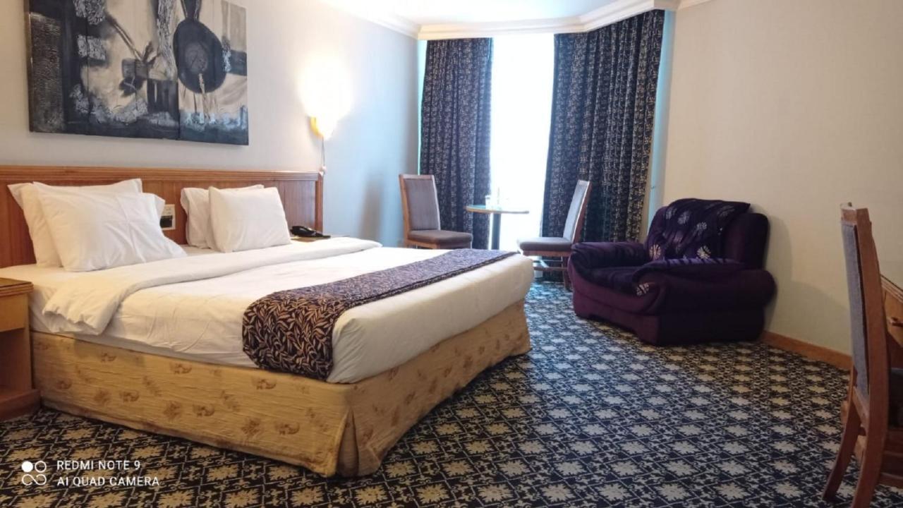 Phoenicia Tower And 4*
