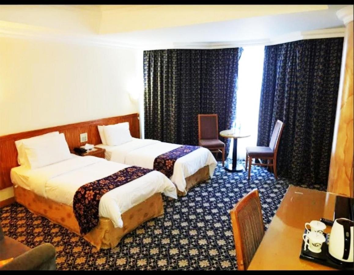 Hotel Phoenicia Tower And 4*