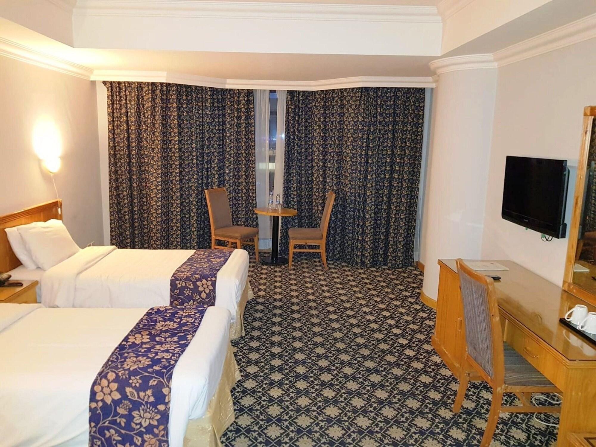 Hotel Phoenicia Tower And 4*