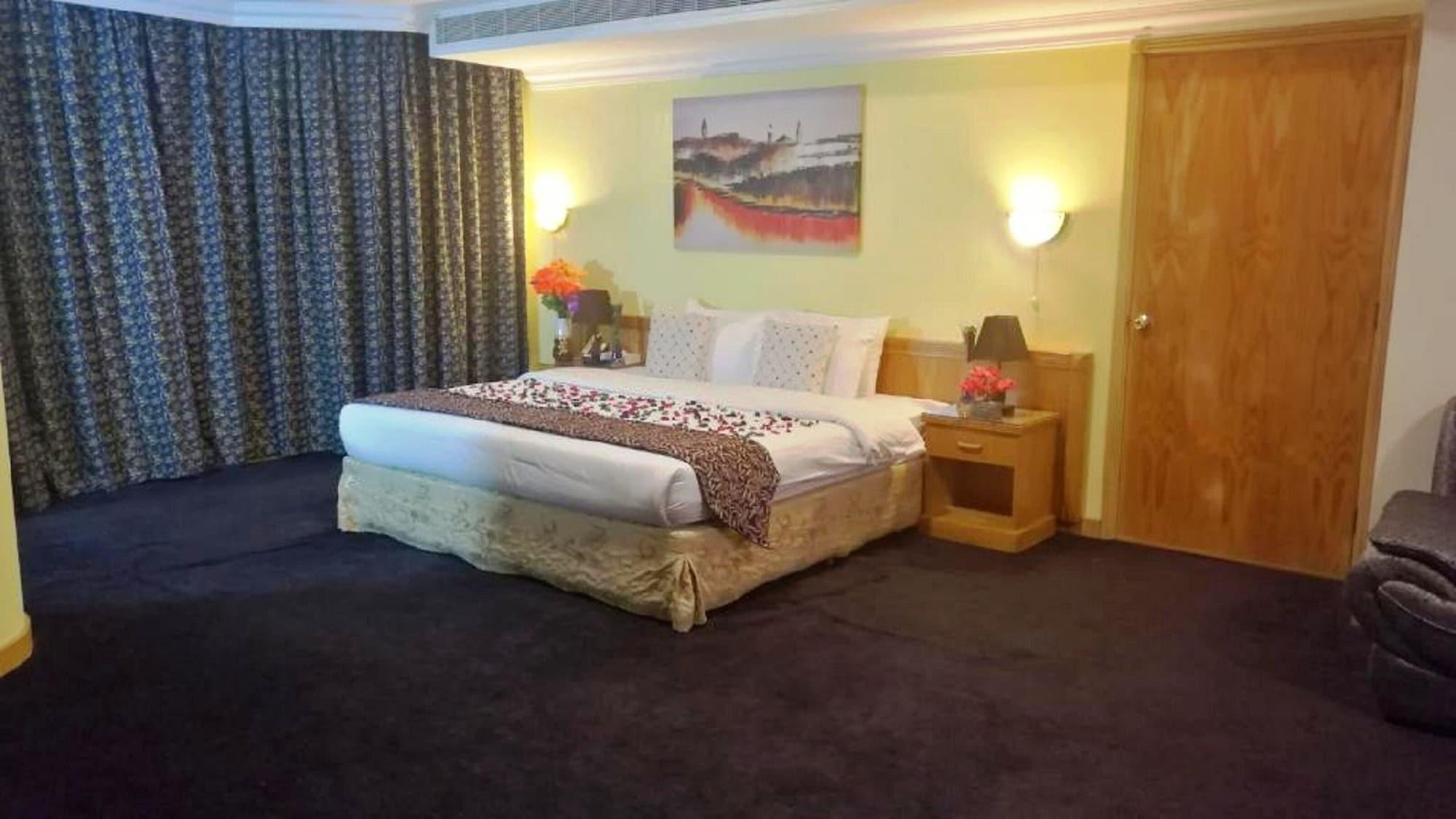 Hotel Phoenicia Tower And 4*