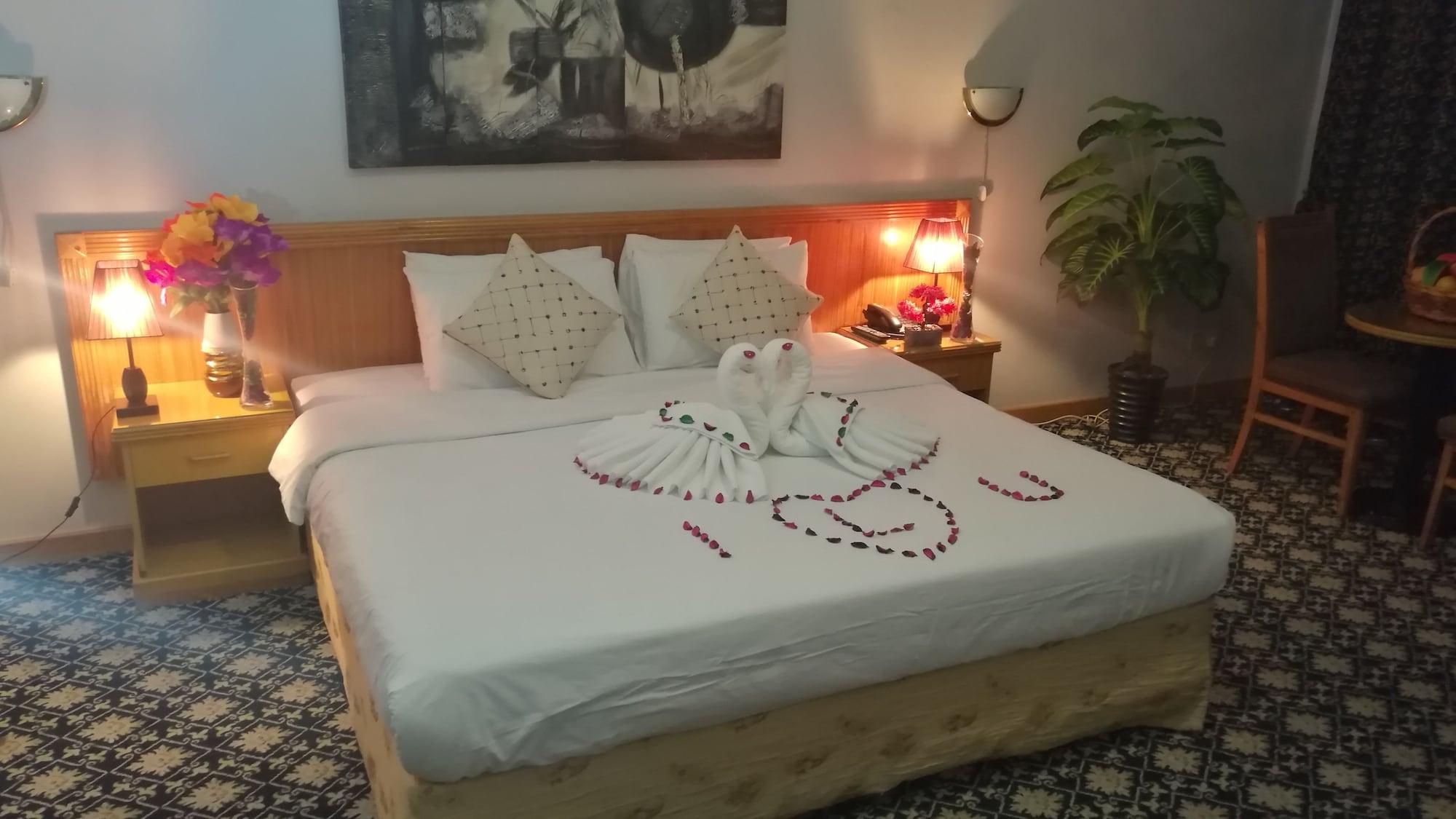 Hotel Phoenicia Tower And 4*
